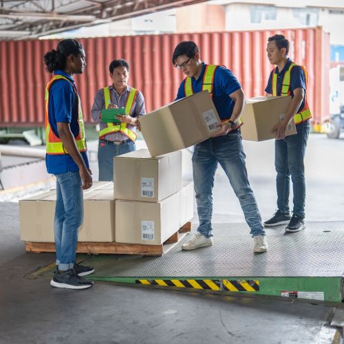 4 men Warehouse worker open doors steel 40 feet container